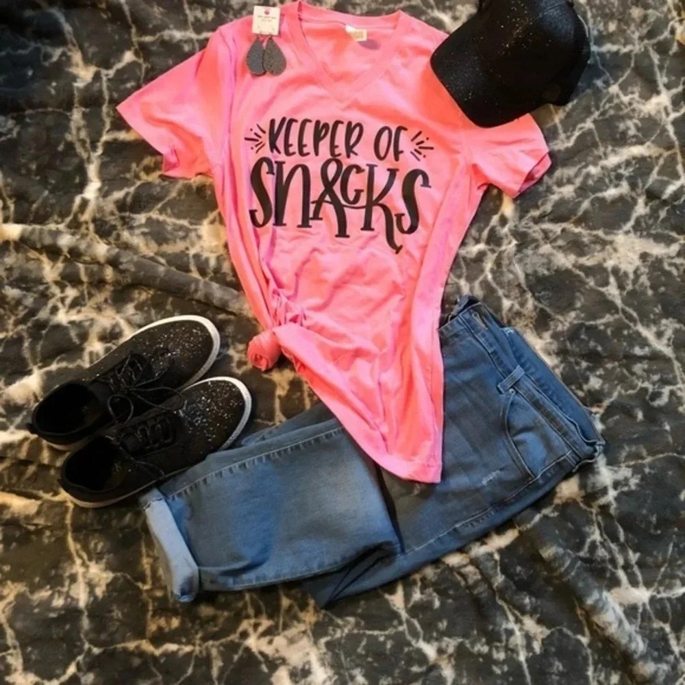 NWT bella canvas Boutique graphic T-shirt "keeper of snacks" sports mom L